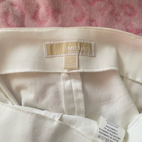 Micheal by Micheal Kors Women’s White shorts - Picture 3 of 4